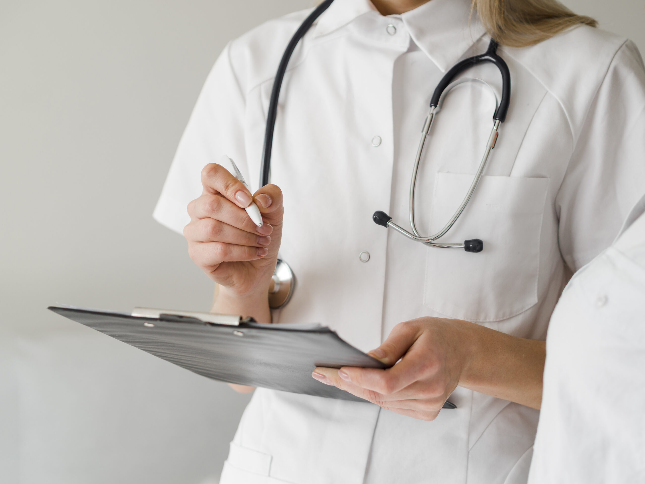 Quais especialidades médicas exigem título de especialista?